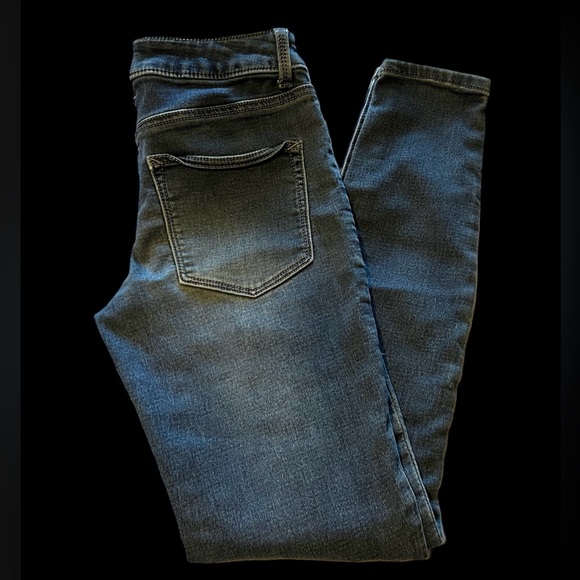 Maurice's Women's Torn and Distressed Jeans Sz 4 Reg - Picture 4 of 5